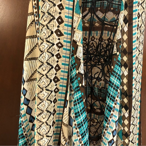 Geometric Patterned Tunic with Blue Accents - Picture 6 of 11